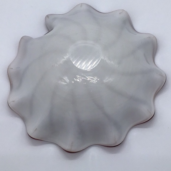 Vintage Murano White Cased Aventurine Scallop Shaped Bowl - Picture 4 of 10